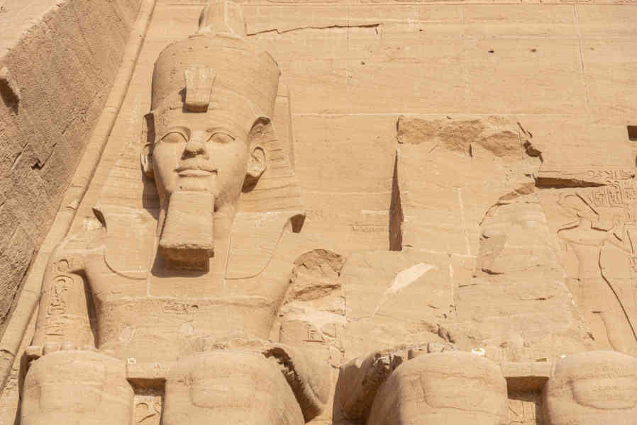 Egipto 133 - Abu Simbel - Gran Templo de Ramsés II.jpg